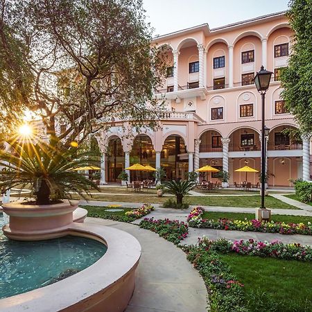 Dlf Club 5 Hotel Gurgaon Exterior foto