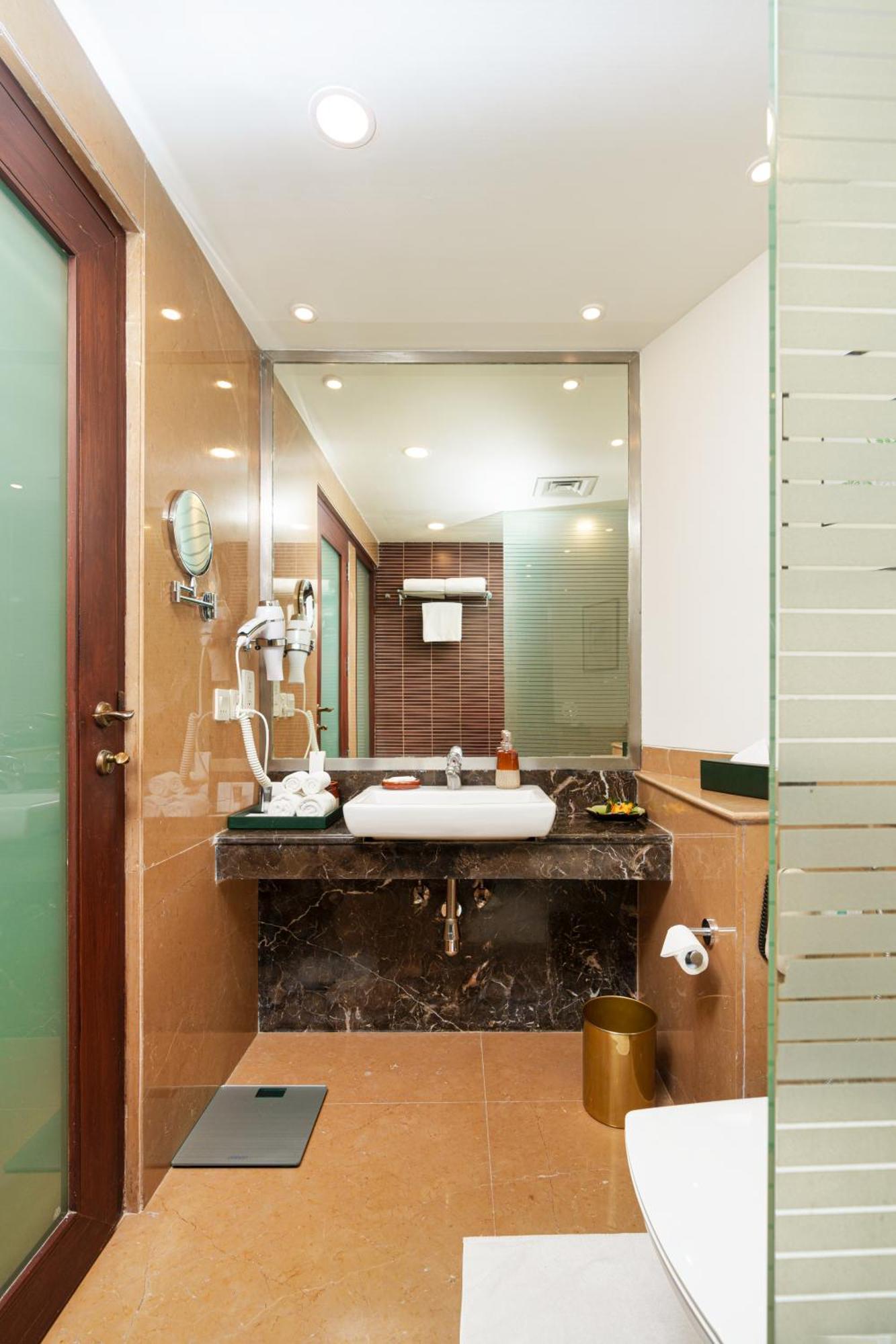 Dlf Club 5 Hotel Gurgaon Exterior foto