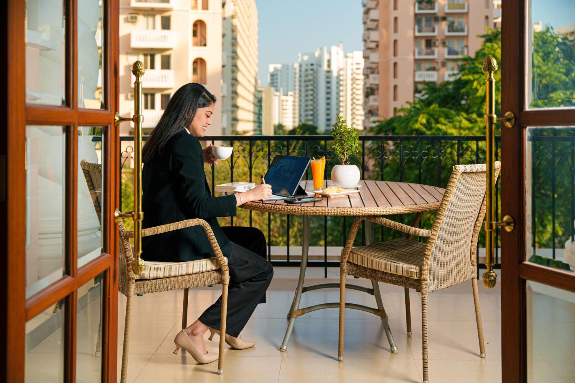 Dlf Club 5 Hotel Gurgaon Exterior foto