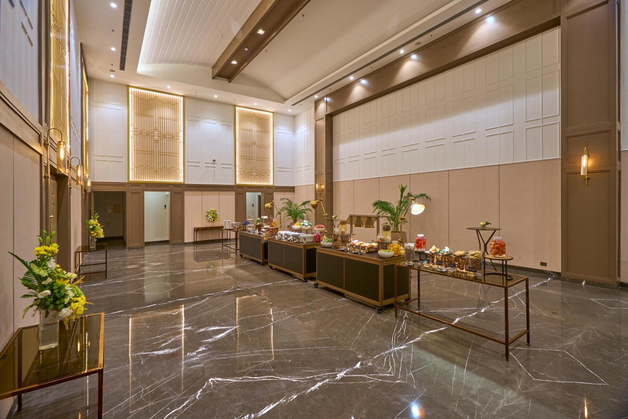 Dlf Club 5 Hotel Gurgaon Exterior foto