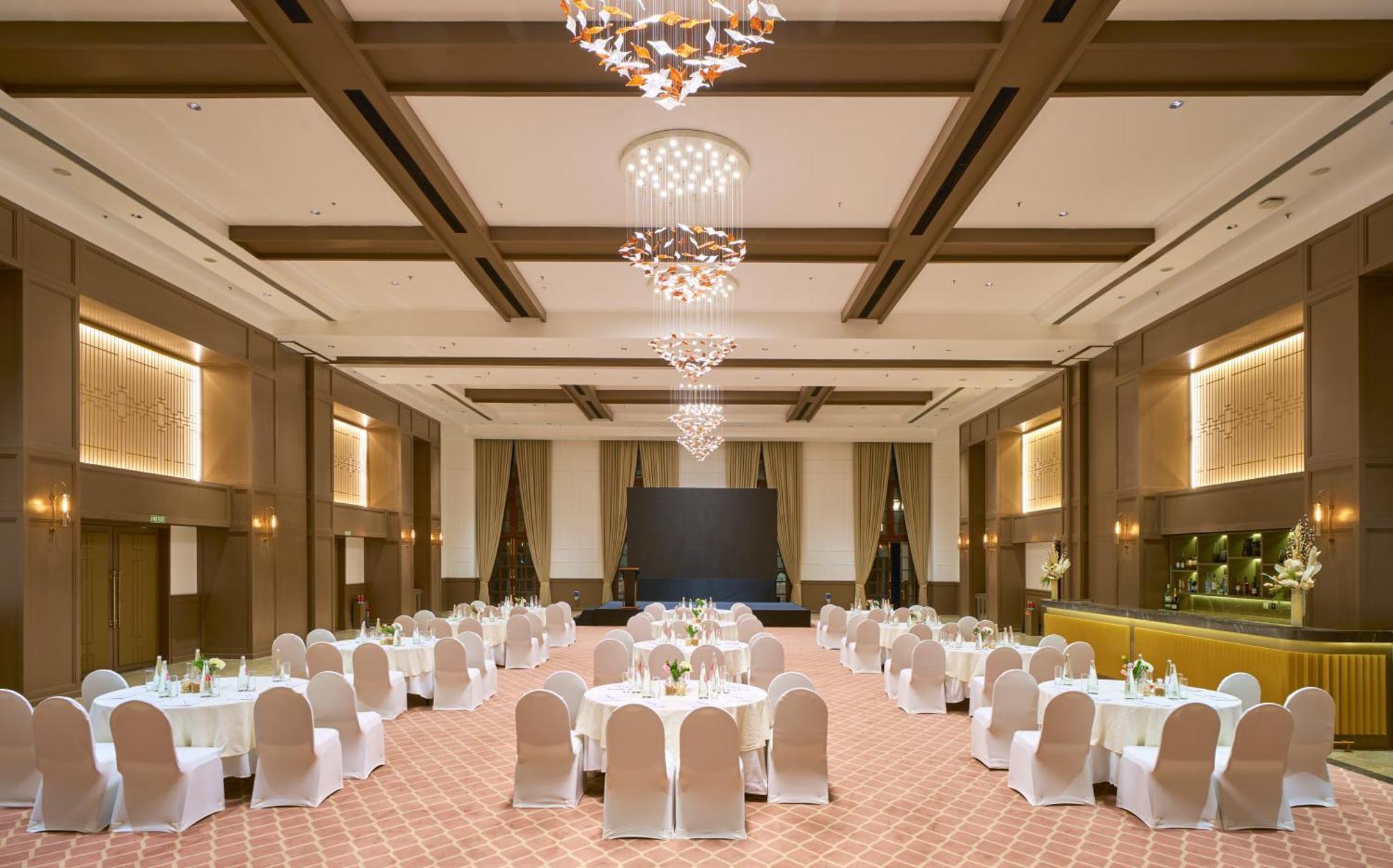 Dlf Club 5 Hotel Gurgaon Exterior foto