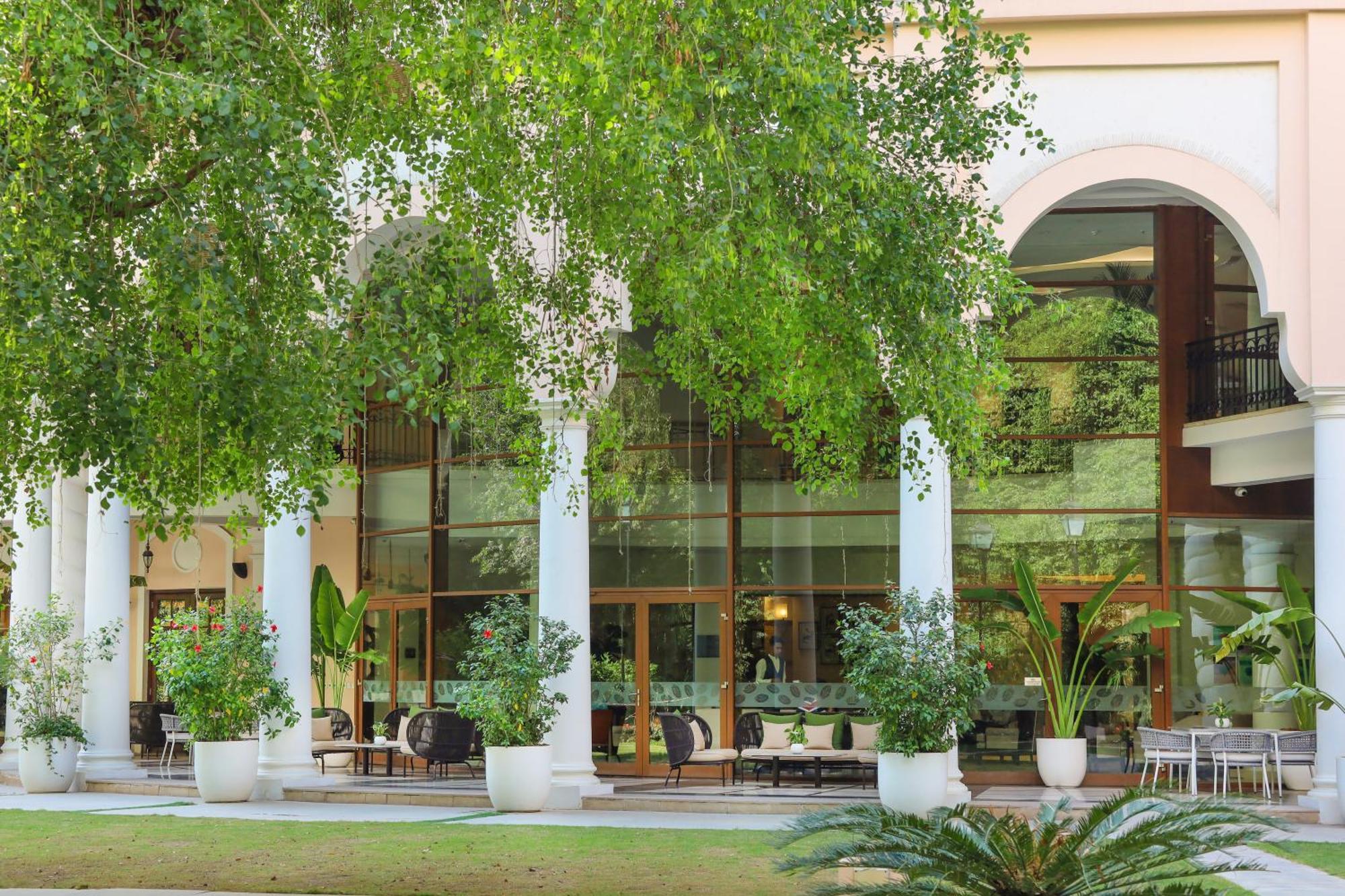 Dlf Club 5 Hotel Gurgaon Exterior foto