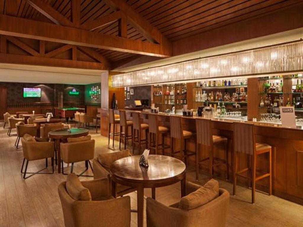 Dlf Club 5 Hotel Gurgaon Exterior foto
