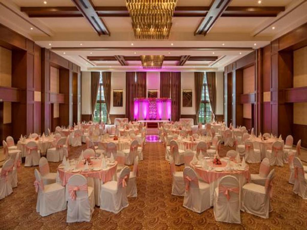 Dlf Club 5 Hotel Gurgaon Exterior foto