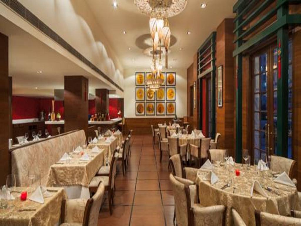 Dlf Club 5 Hotel Gurgaon Exterior foto