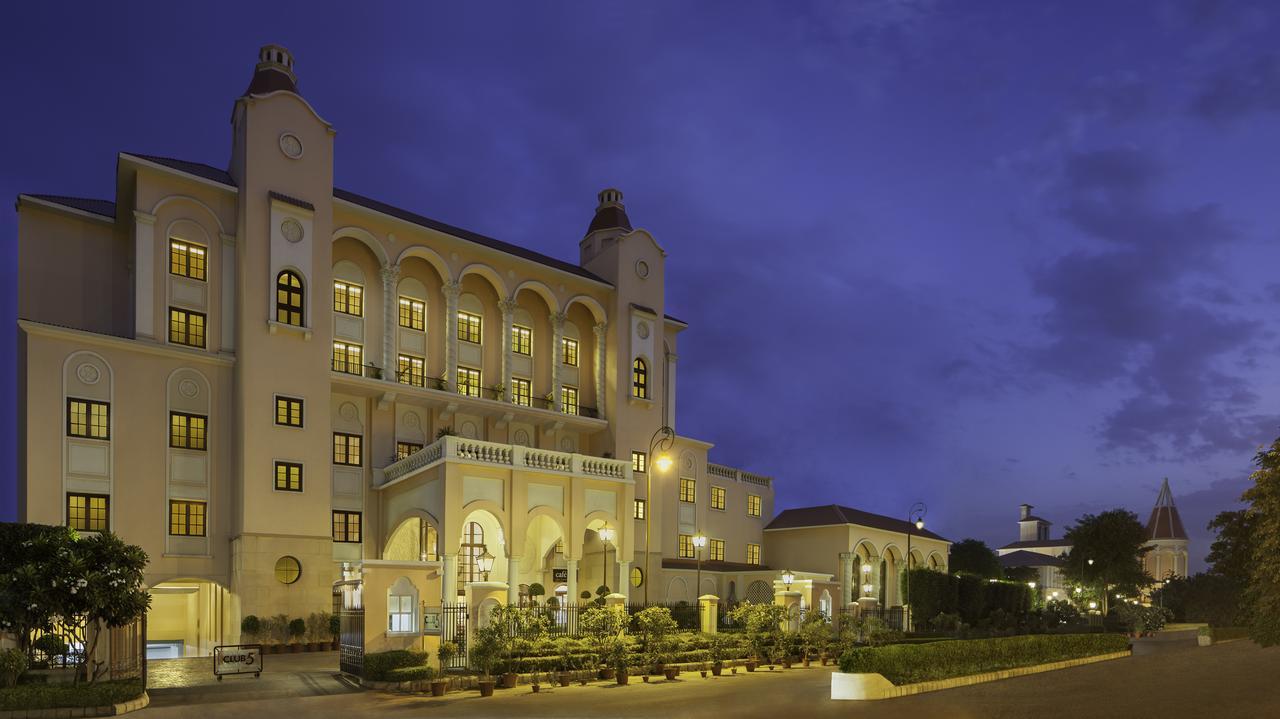 Dlf Club 5 Hotel Gurgaon Exterior foto
