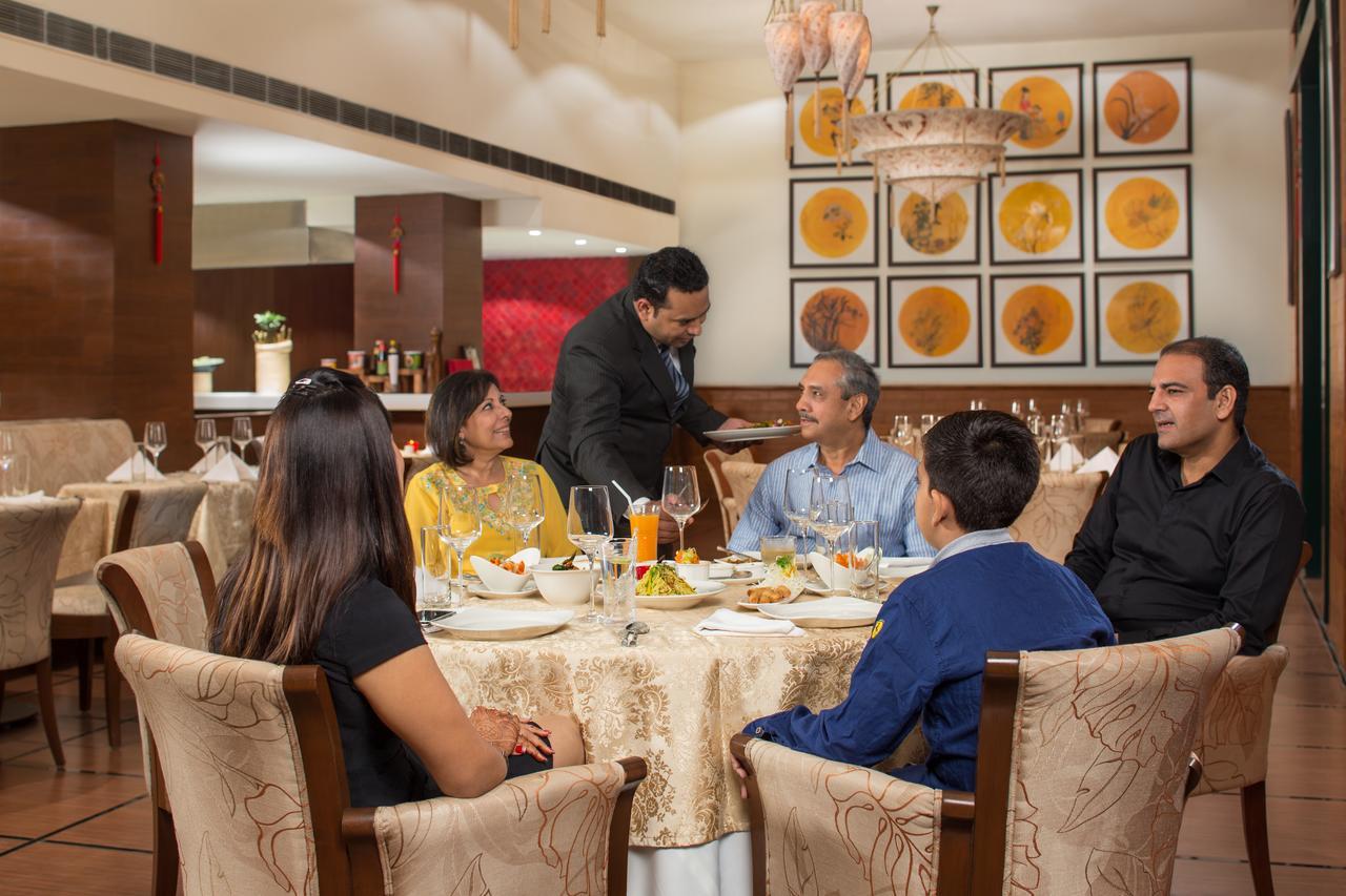 Dlf Club 5 Hotel Gurgaon Exterior foto